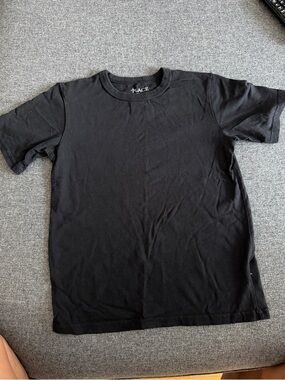 Boy’s  Children's Place Black Short Sleeve Crewneck Tee